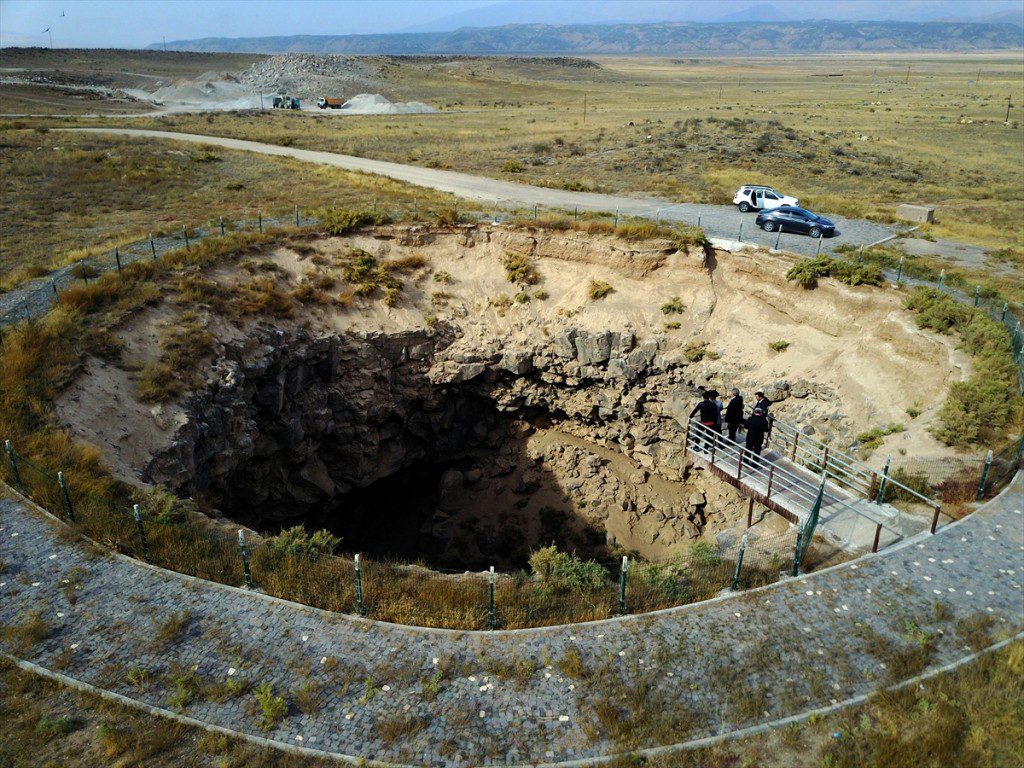 أكبر حفرة في العالم
