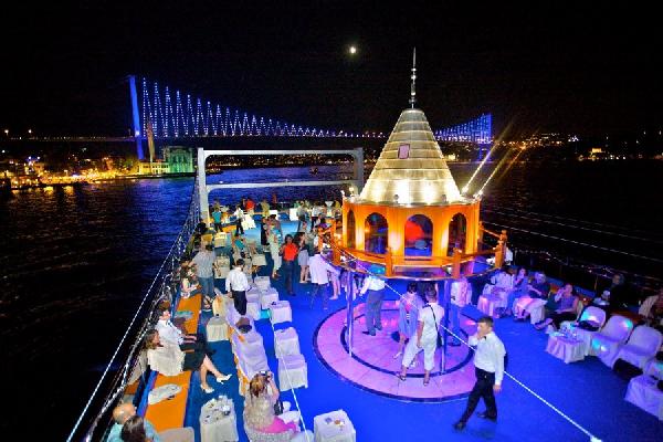 10 معلومات عن رحلات عشاء بحرية في اسطنبول | عرب تركيا | turkeytoarab