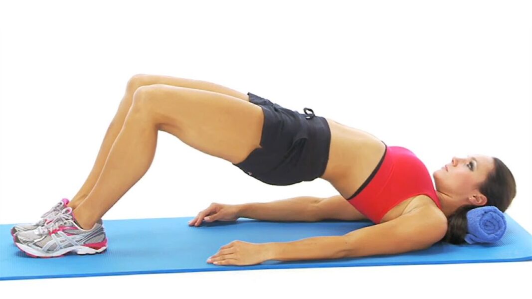 تمرين الاستلقاء مع رفع أحد الساقين Butt bridge exercise