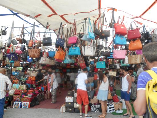 سوق الحقائب في اسطنبول